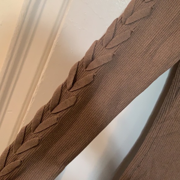 Brown form fitting dress with choker - Picture 5 of 7